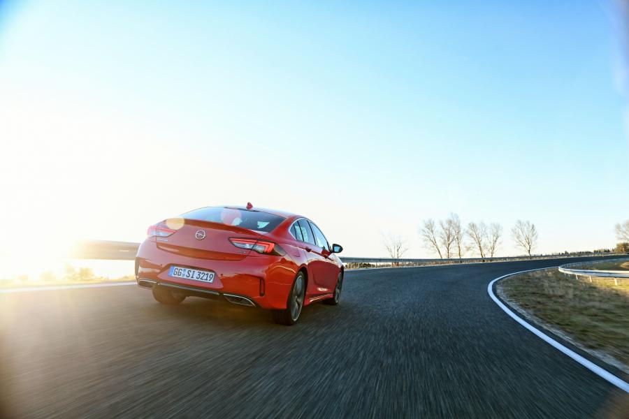  Opel Insignia GSi 2017 года  (фото 34 из 45)